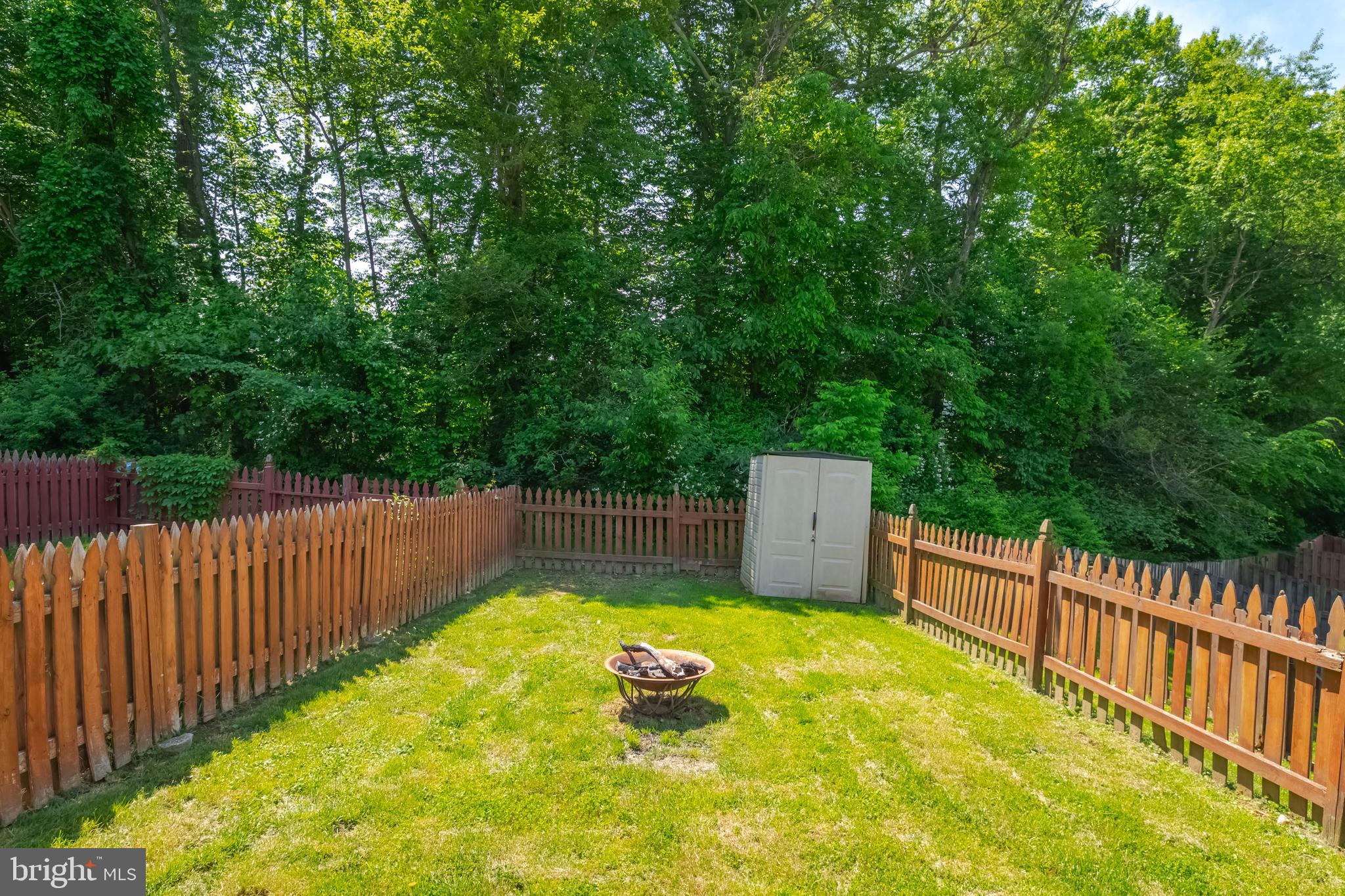 CONSTANT FRIENDSHIP - Residential