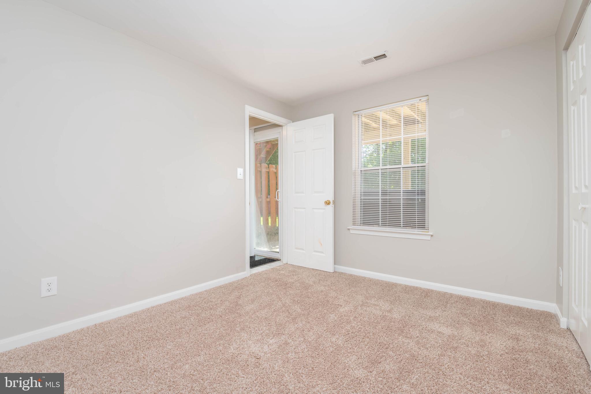 CONSTANT FRIENDSHIP - Residential