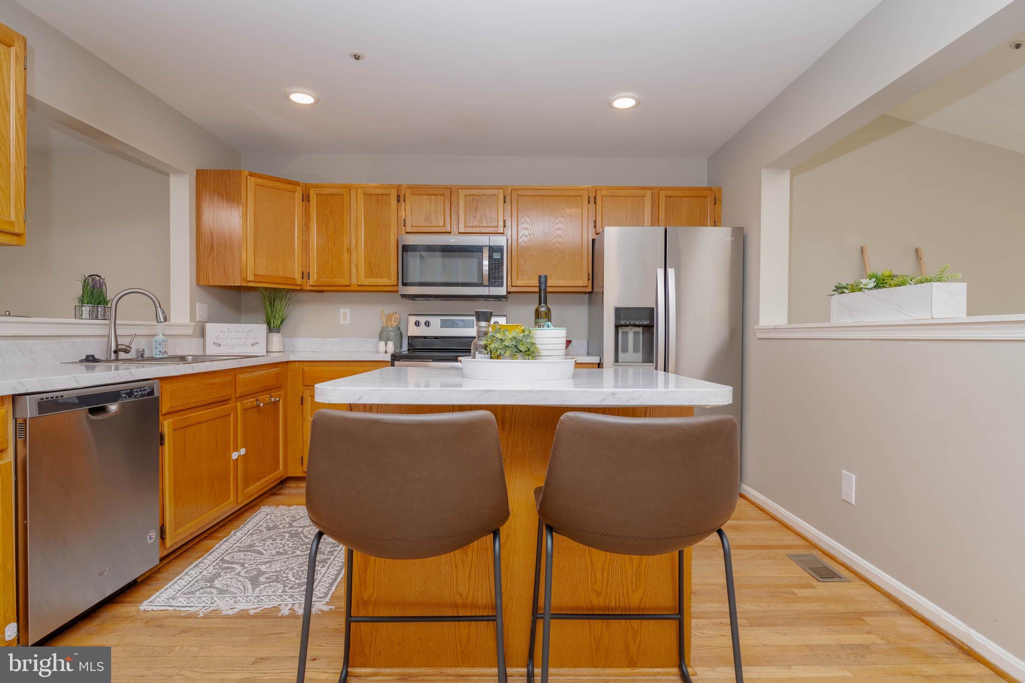 CONSTANT FRIENDSHIP - Residential