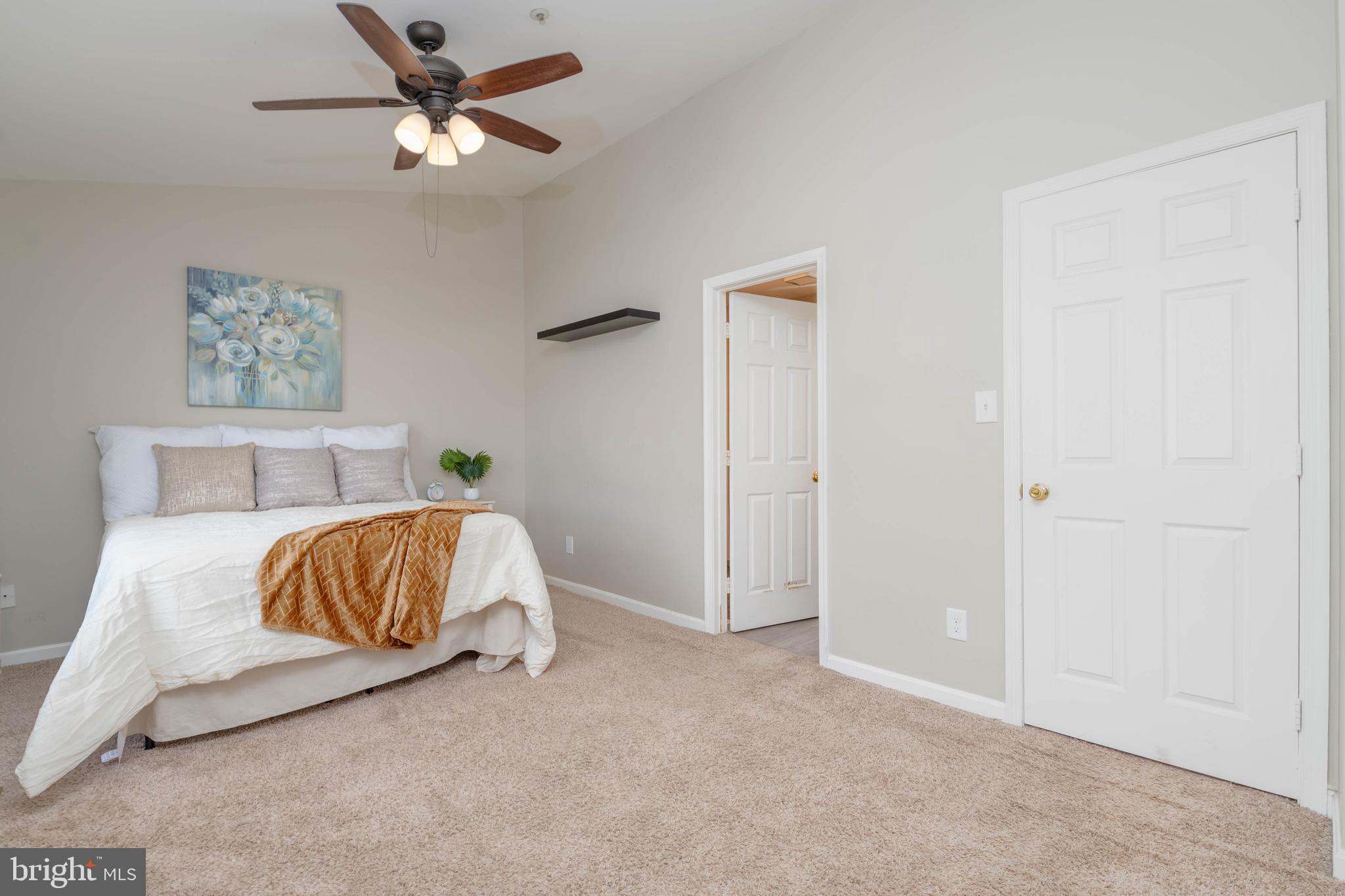 CONSTANT FRIENDSHIP - Residential