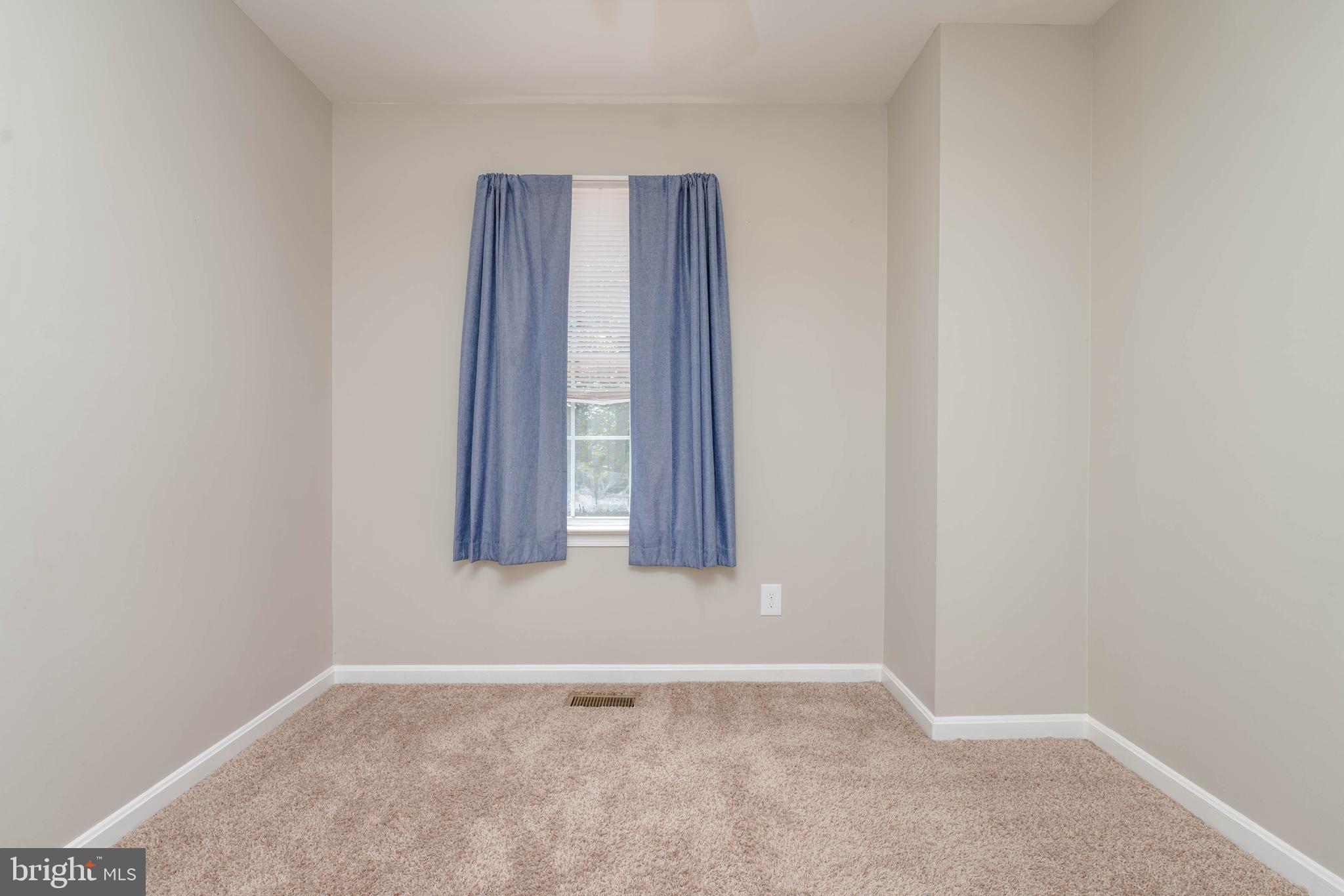 CONSTANT FRIENDSHIP - Residential