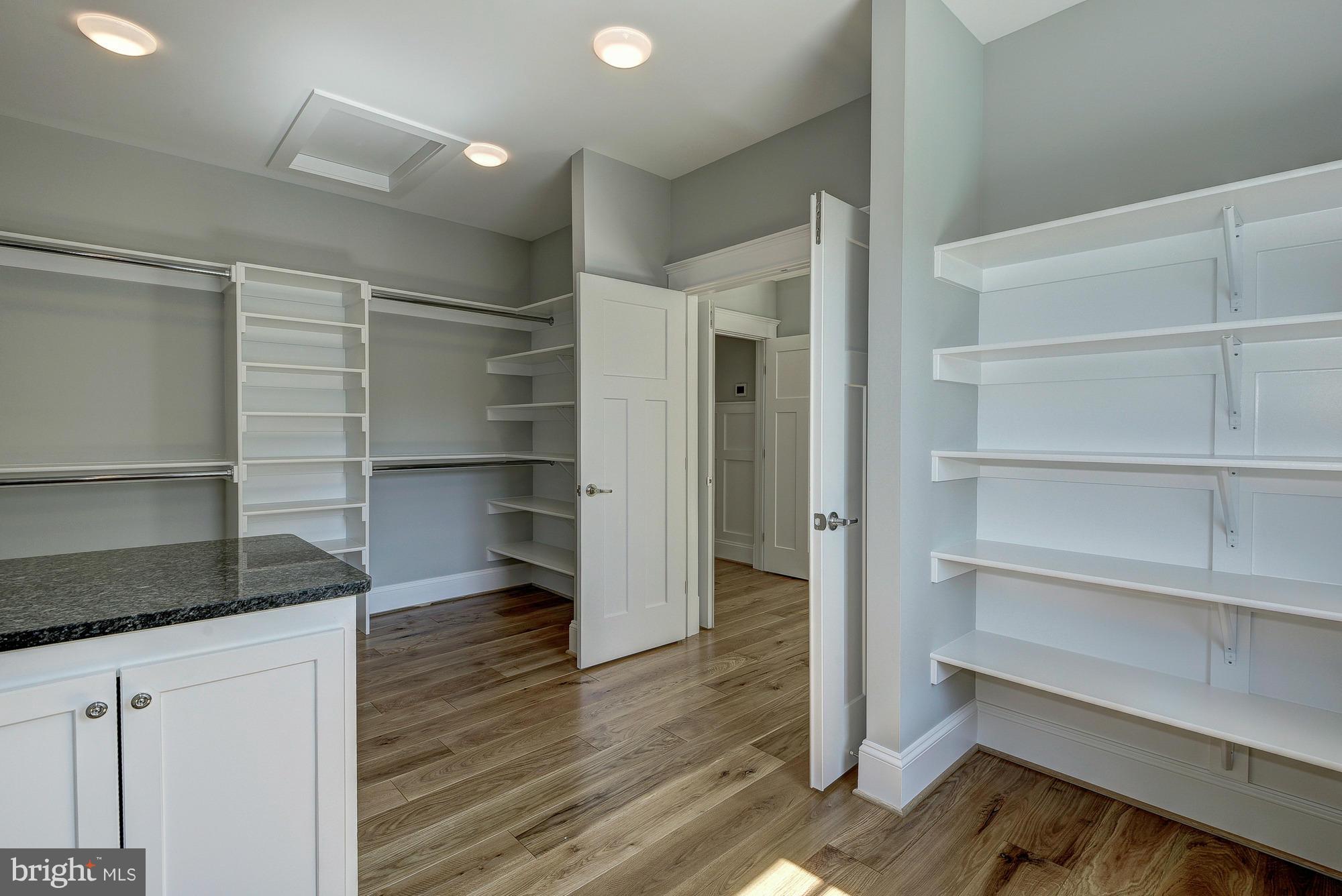 COUNTRY CLUB HILLS - Residential