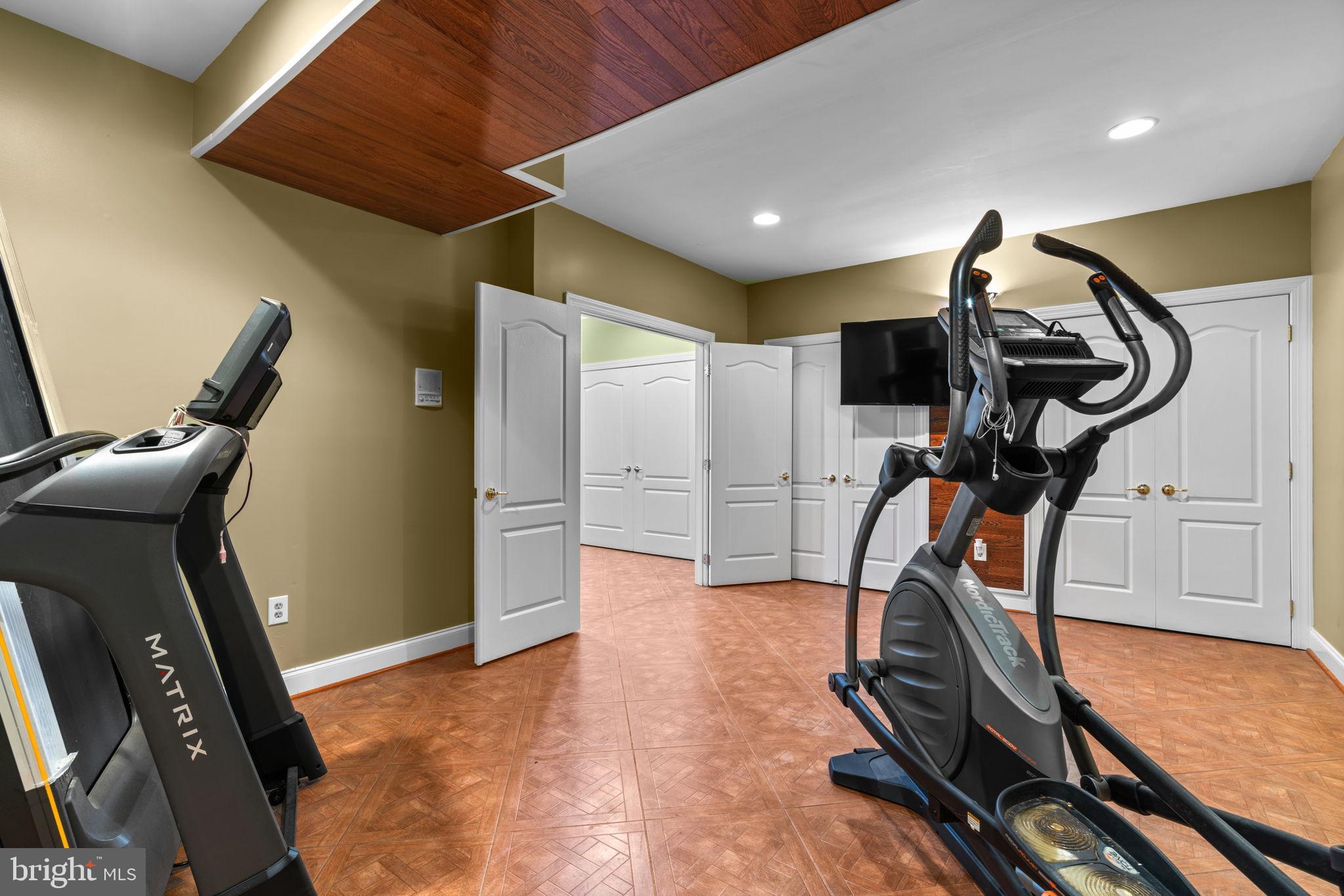 HUNTERBROOKE - Residential