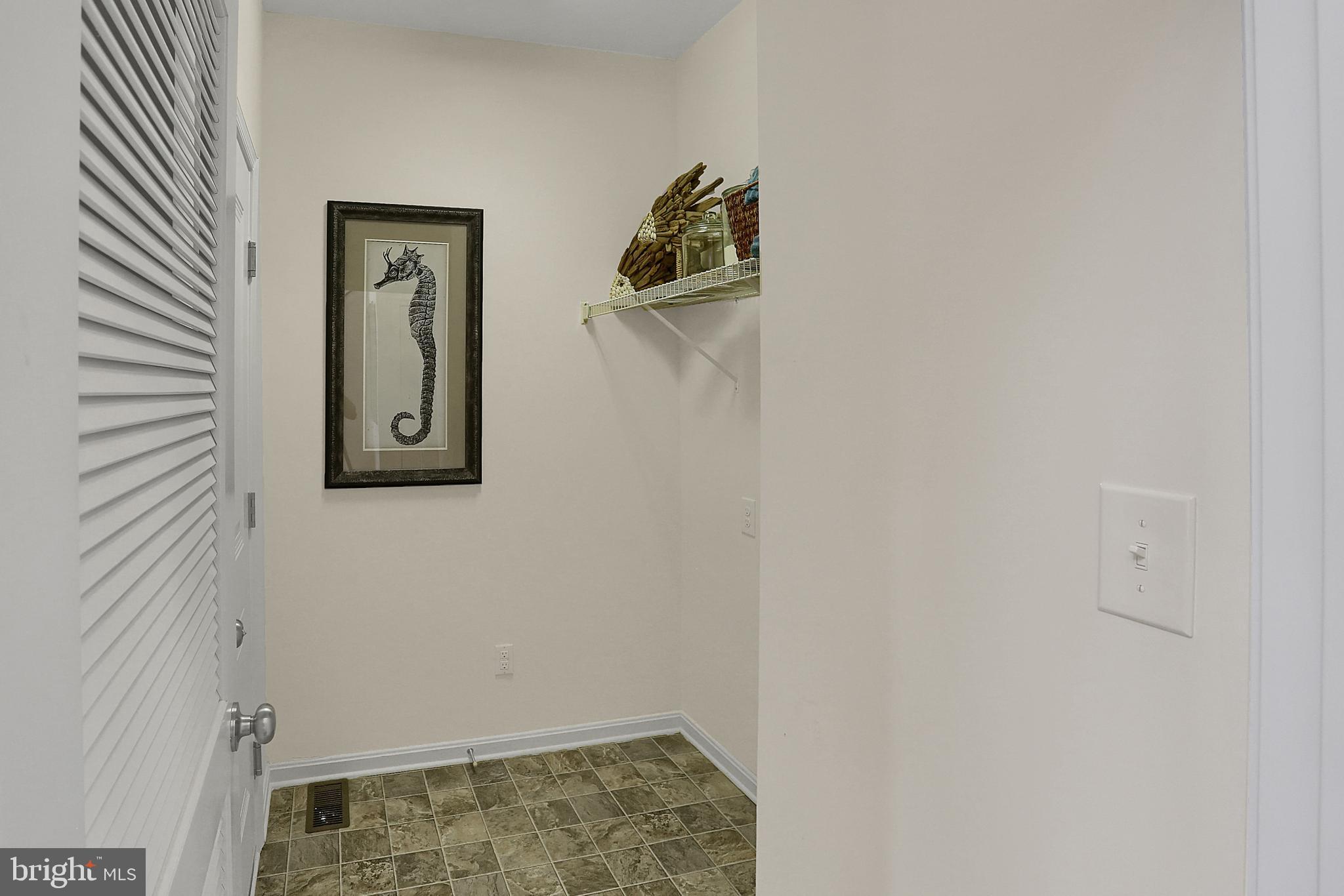 CAPTAIN'S COVE - Residential