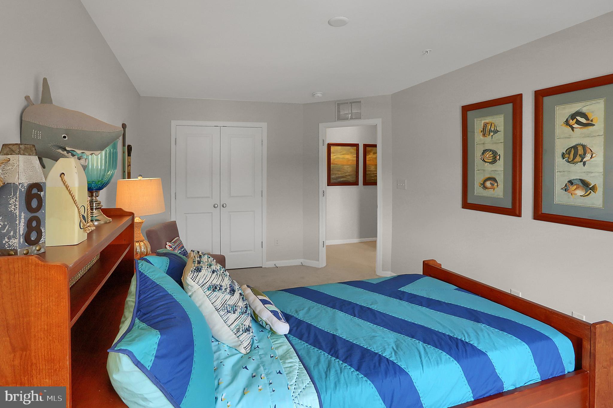 CAPTAIN'S COVE - Residential