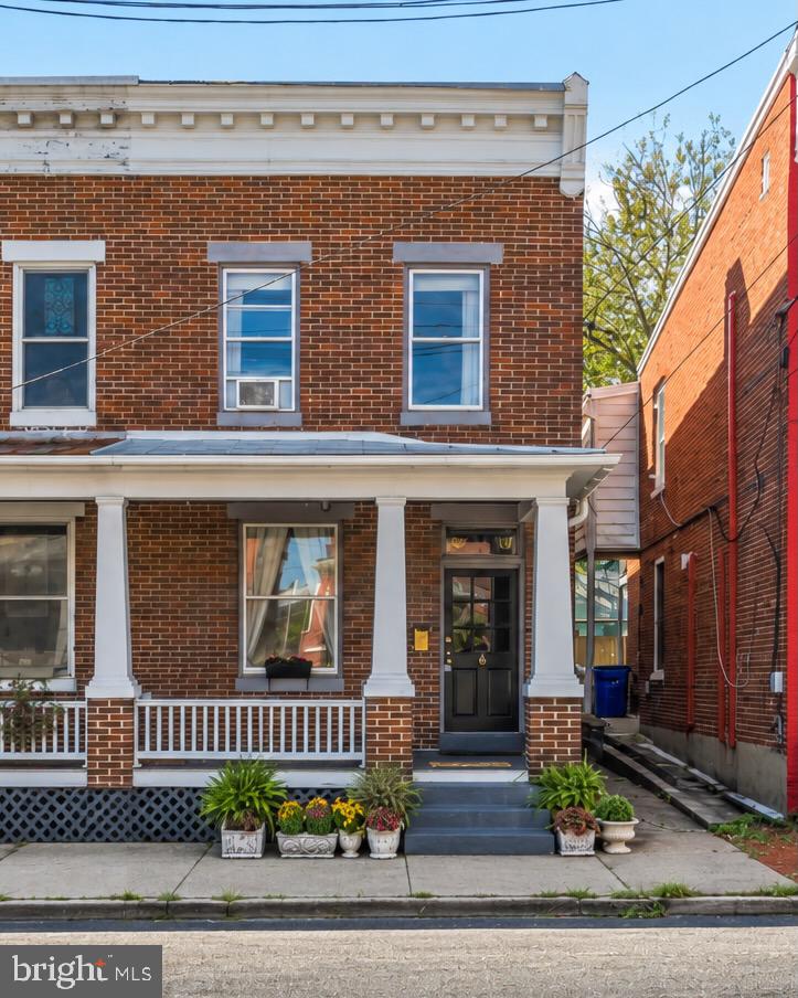 218 W SOUTH STREET