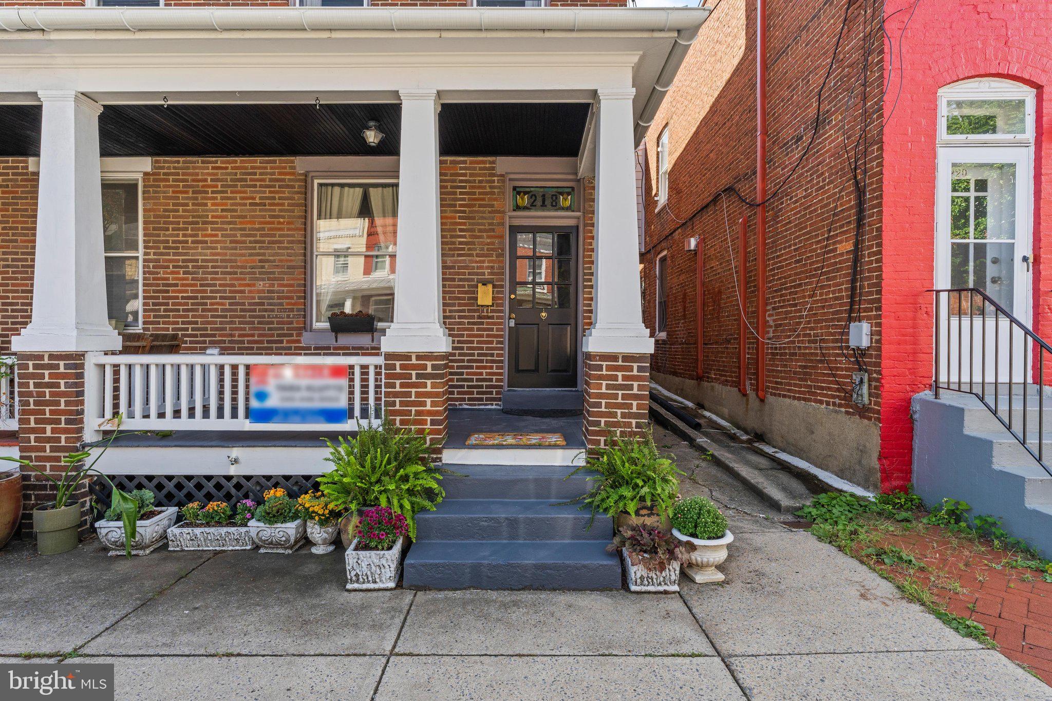 218 W SOUTH STREET