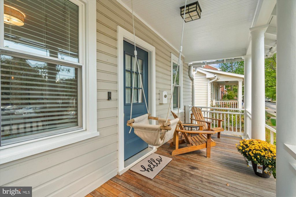 Photo of 100 E Custis Avenue, ALEXANDRIA, VA 22301 (MLS # VAAX2050664)