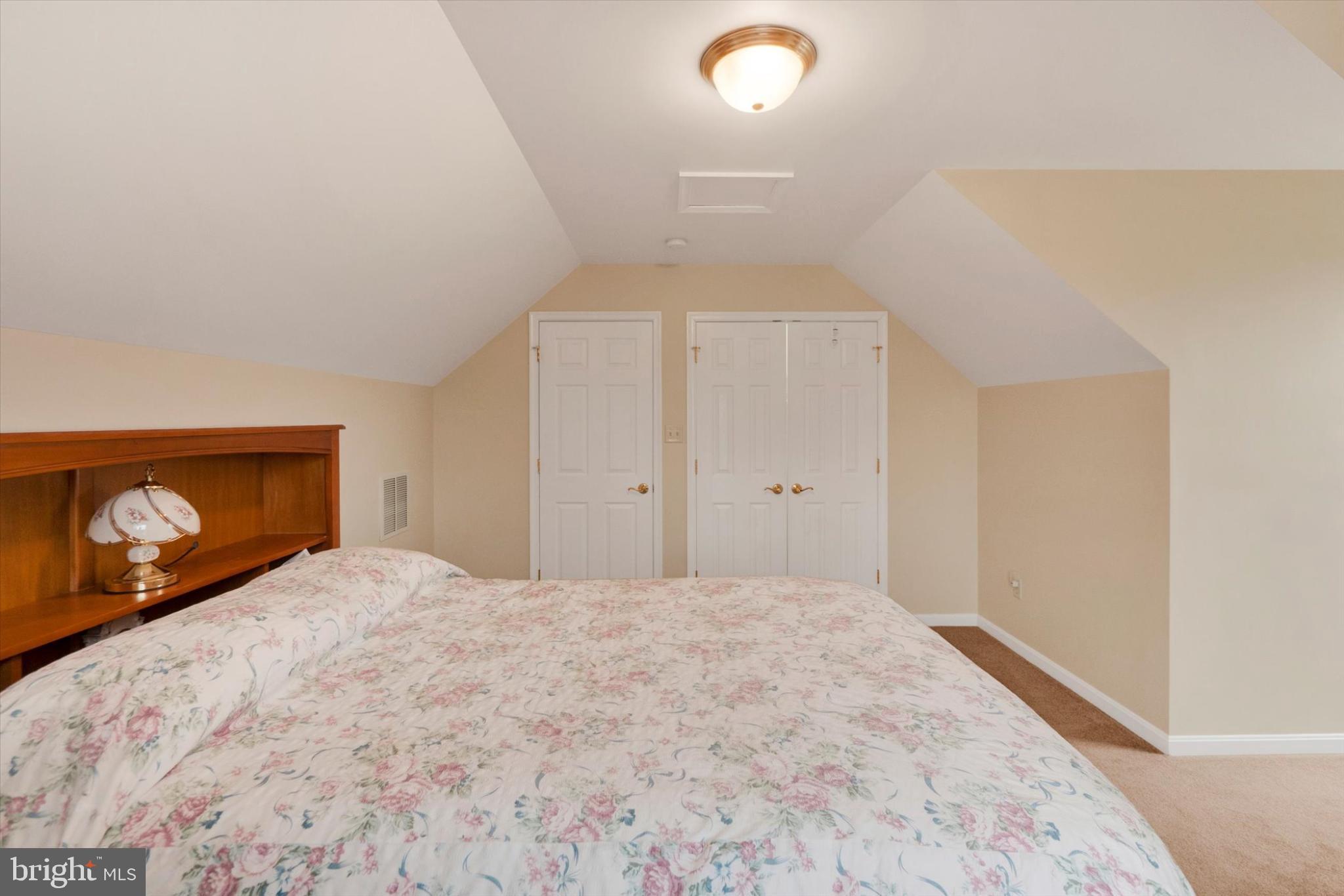 MAUGANSVILLE - Residential