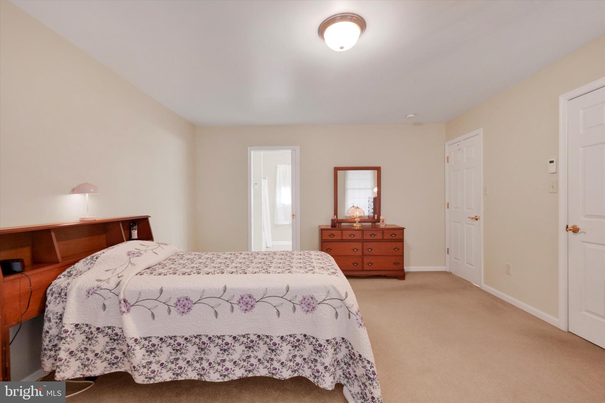 MAUGANSVILLE - Residential