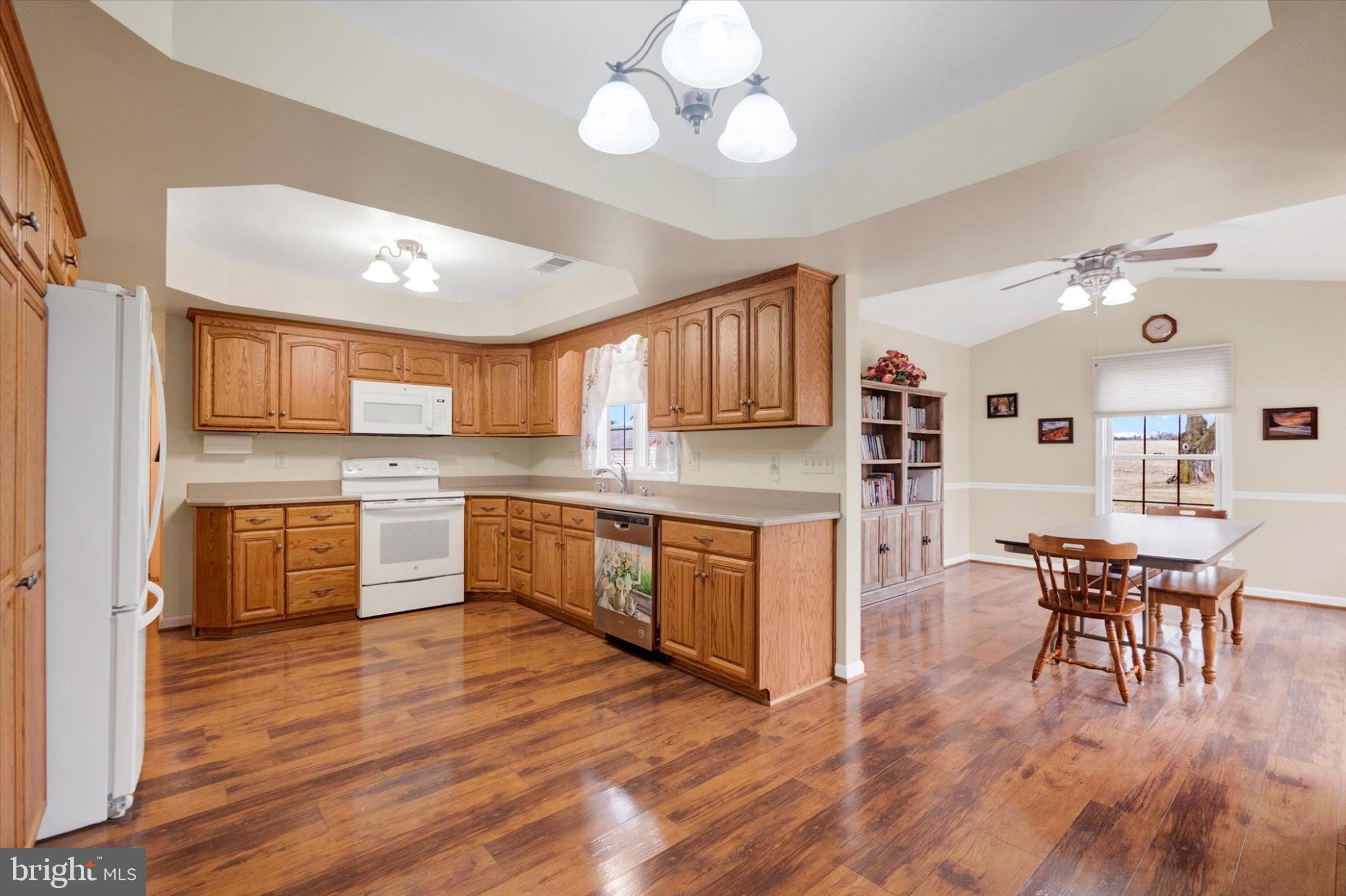 MAUGANSVILLE - Residential