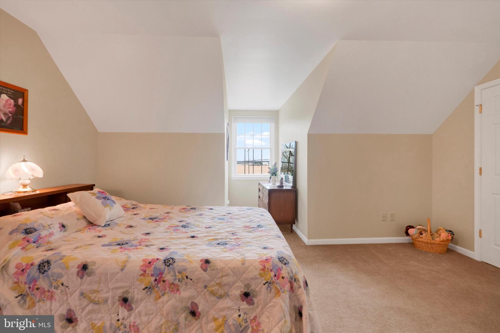 MAUGANSVILLE - Residential