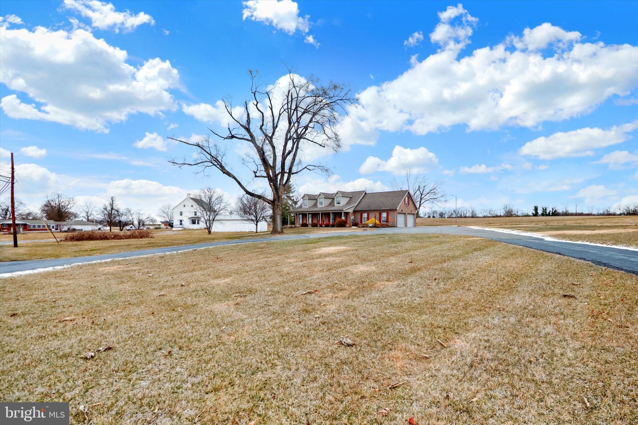 MAUGANSVILLE - Residential