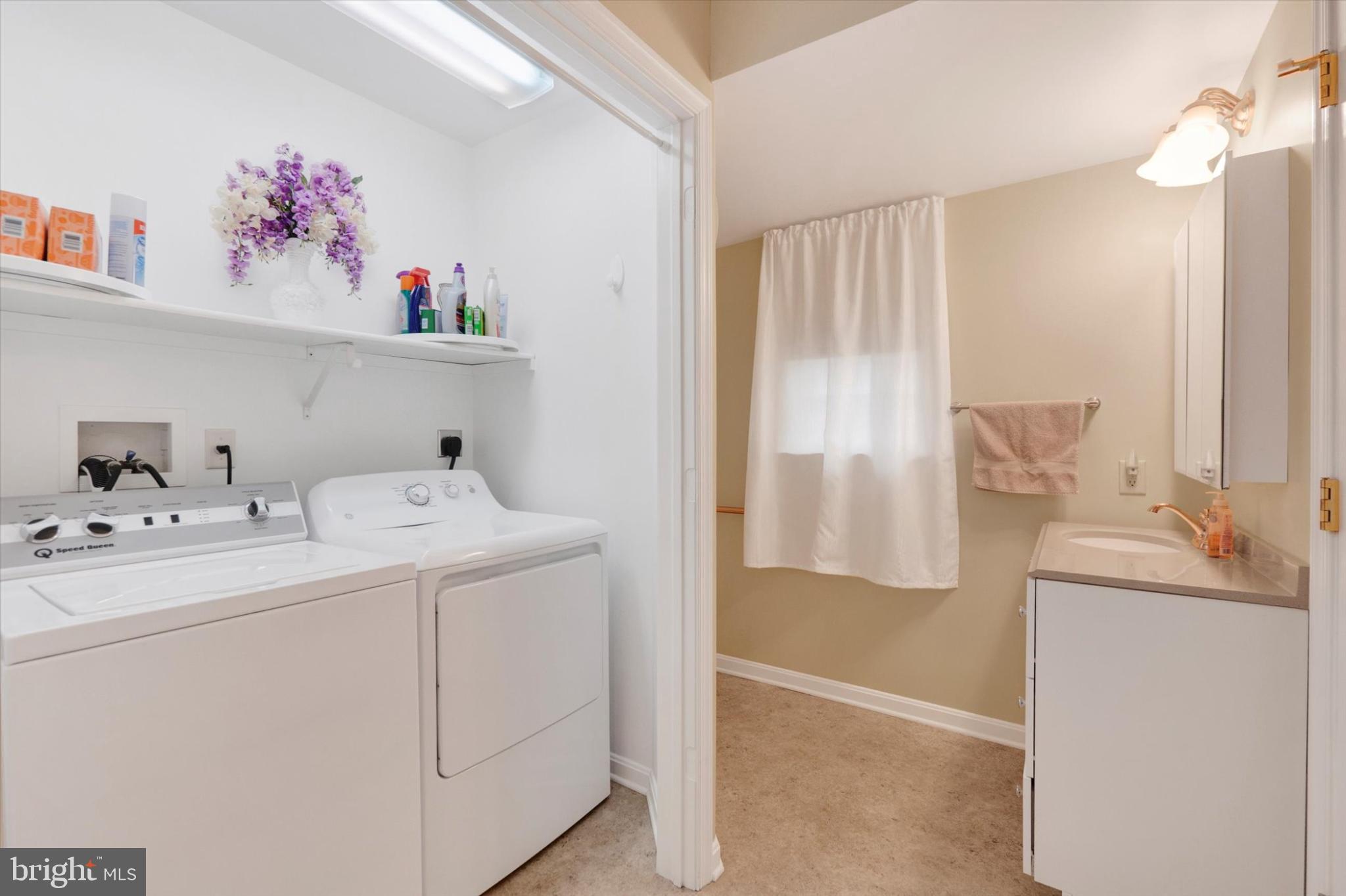 MAUGANSVILLE - Residential