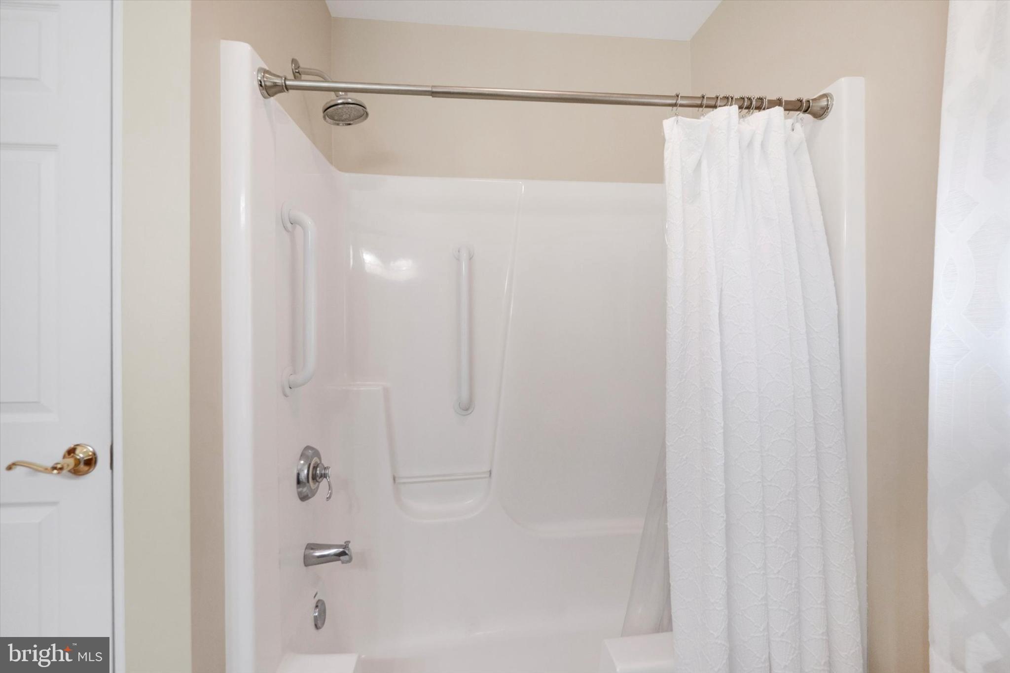 MAUGANSVILLE - Residential