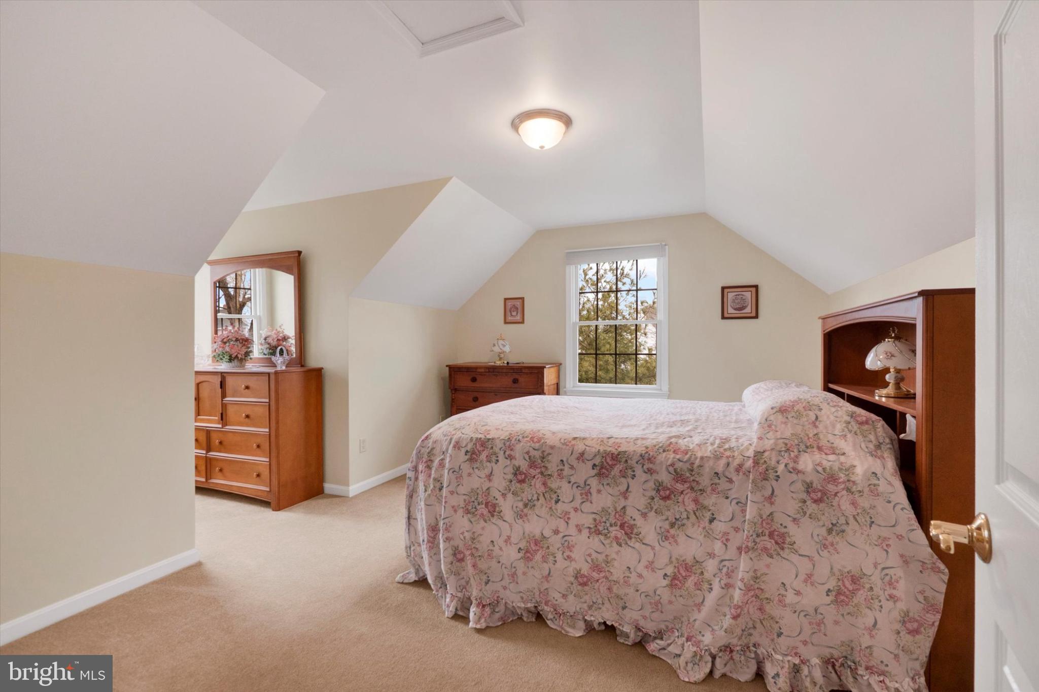 MAUGANSVILLE - Residential