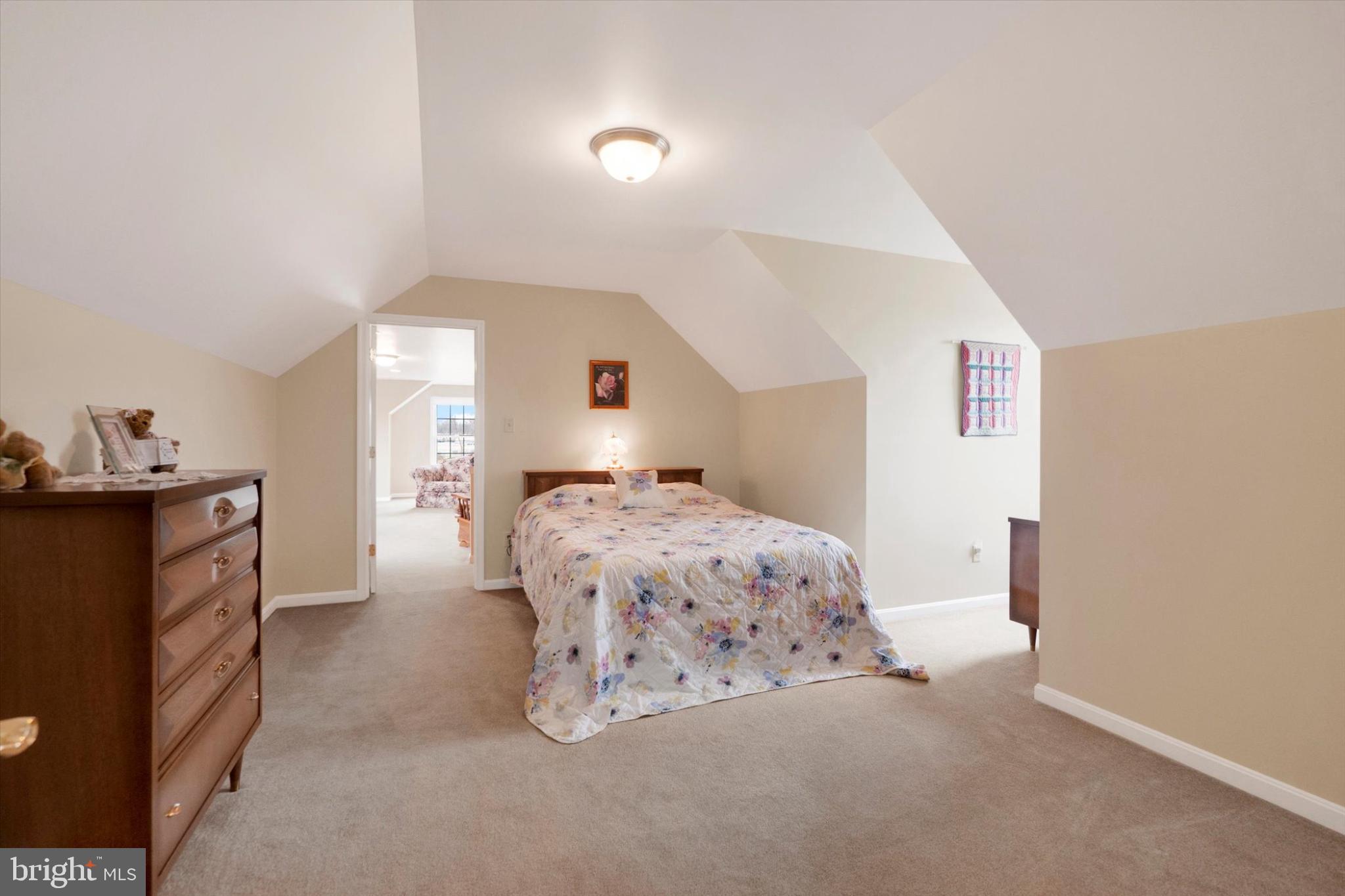 MAUGANSVILLE - Residential