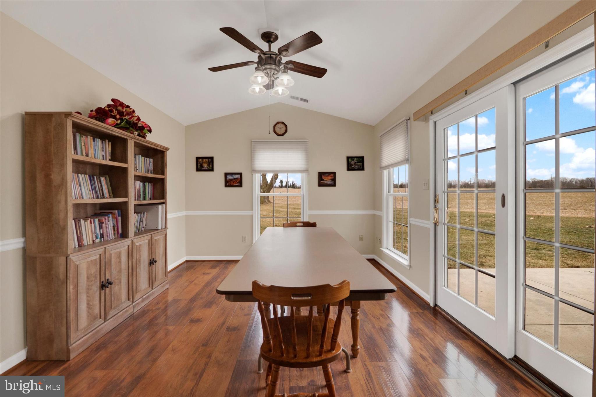 MAUGANSVILLE - Residential