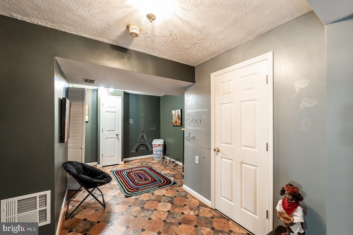 WILLOW HILLS - Residential