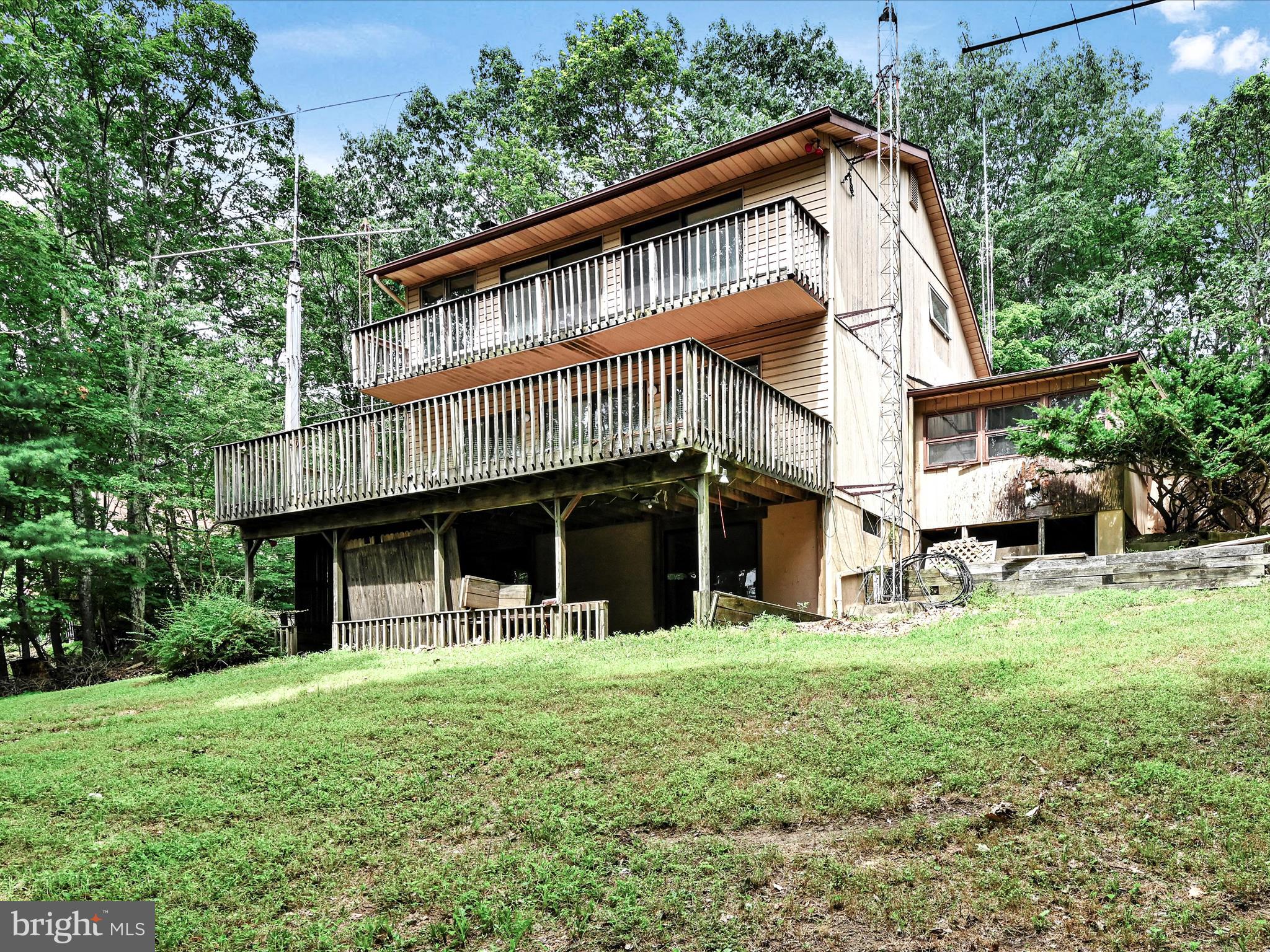 121 LONGVIEW DRIVE