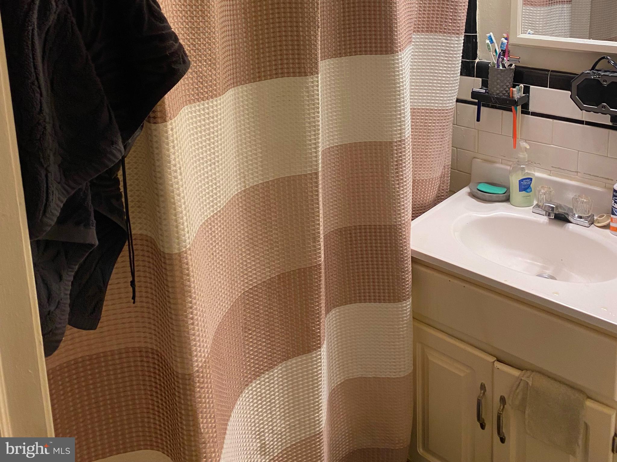 GUILFORD - Commercial Sale