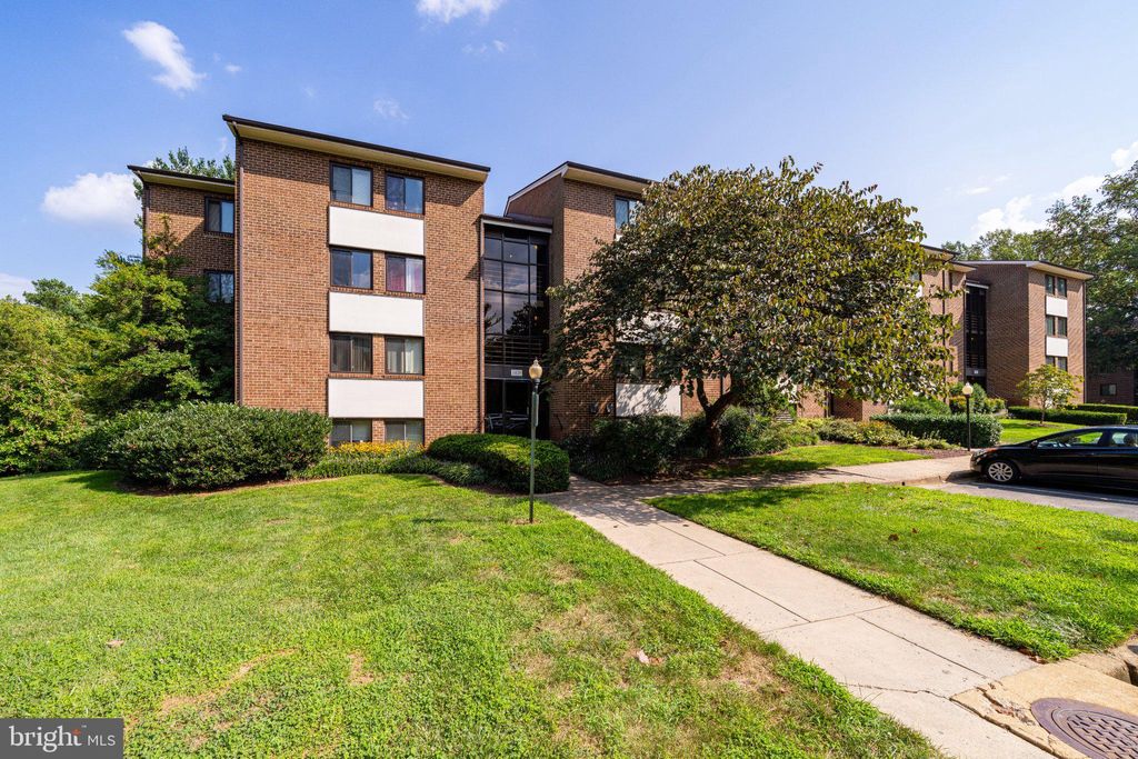 Photo of 1429 Northgate Square #2A, RESTON, VA 20190 (MLS # VAFX2307640)