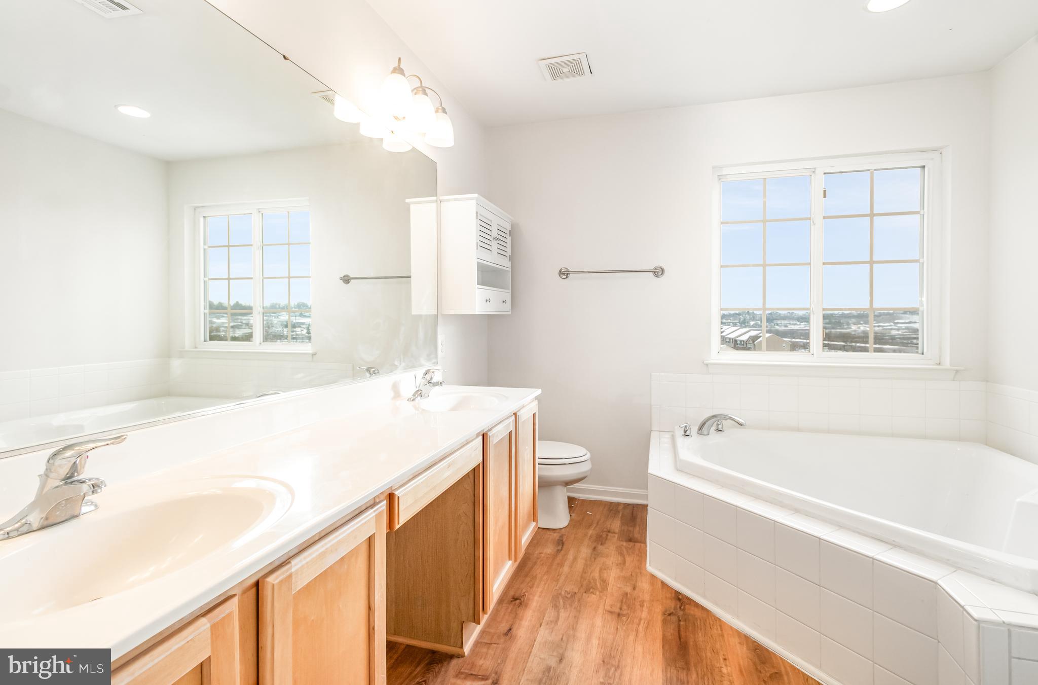 WELLINGTON MANOR - Residential