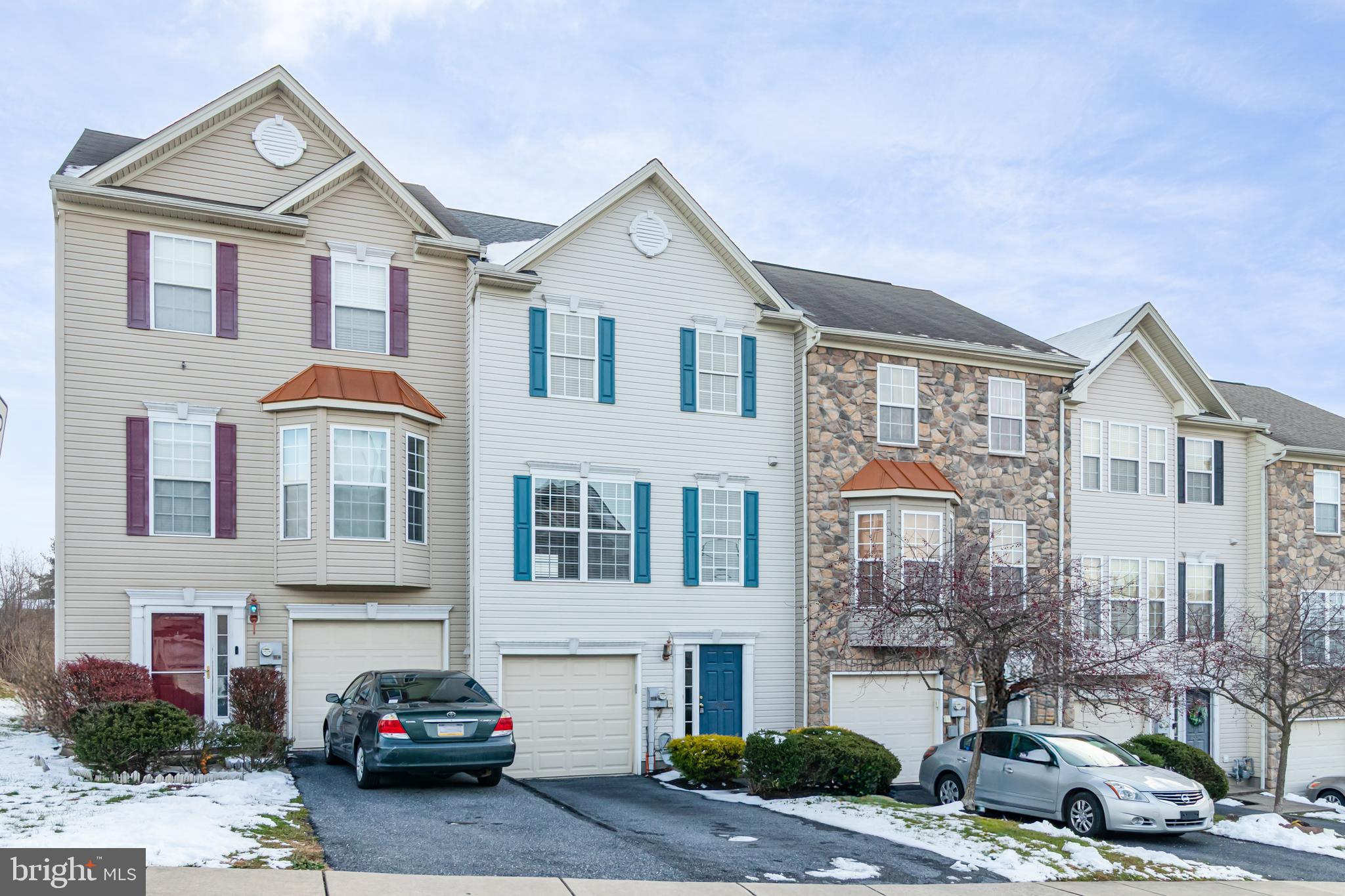 WELLINGTON MANOR - Residential