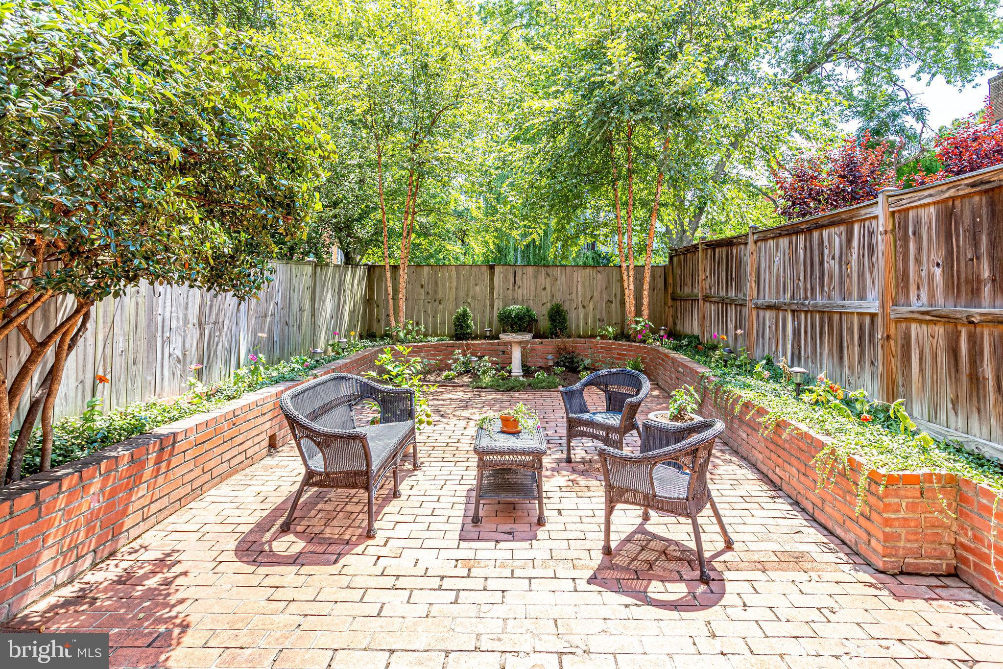 YATES GARDENS - Residential