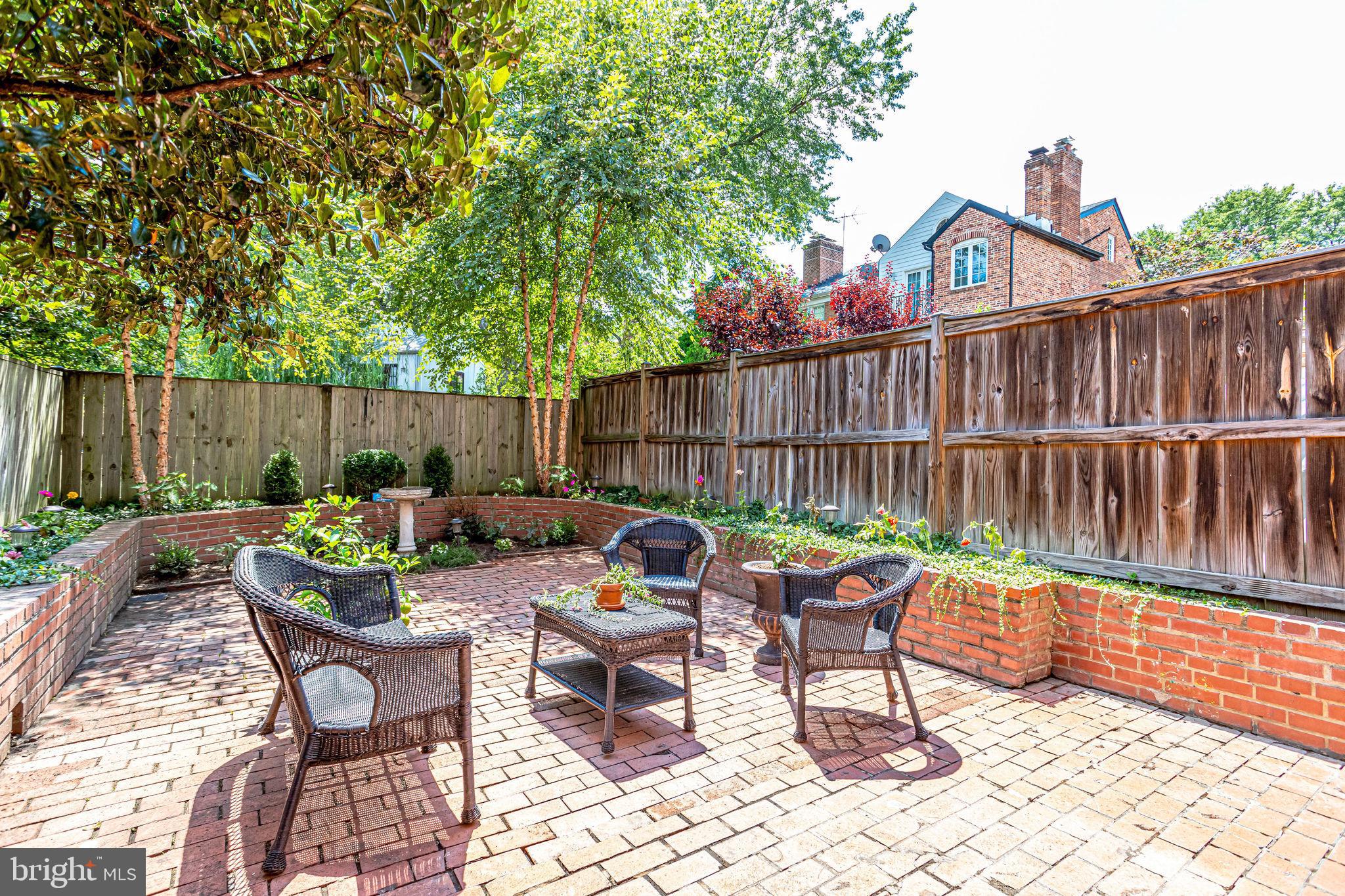 YATES GARDENS - Residential