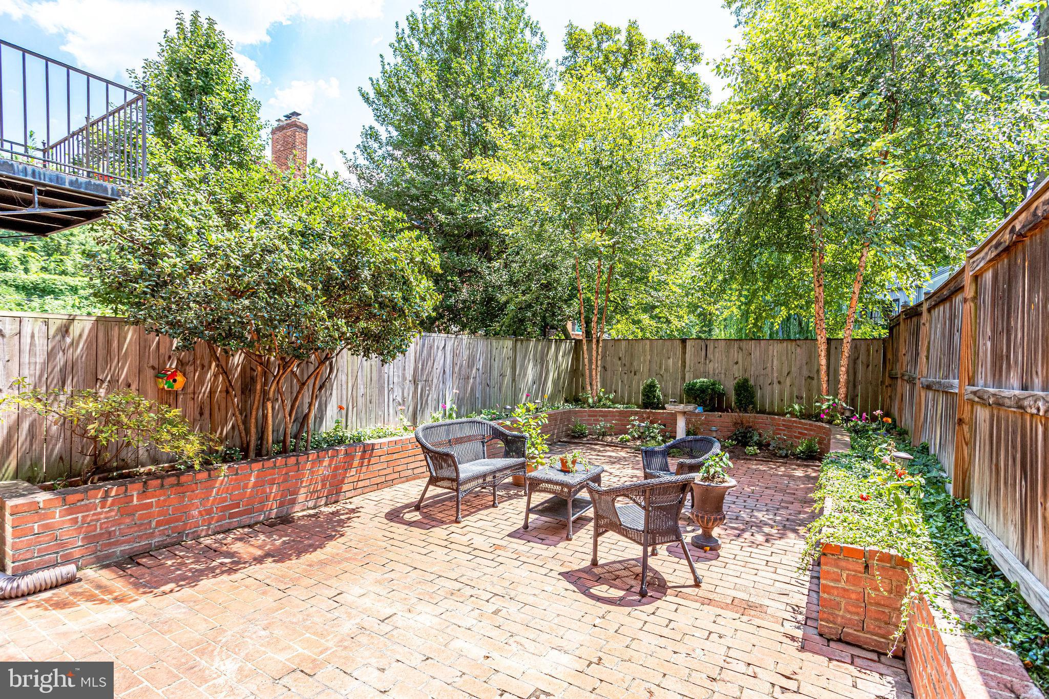 YATES GARDENS - Residential