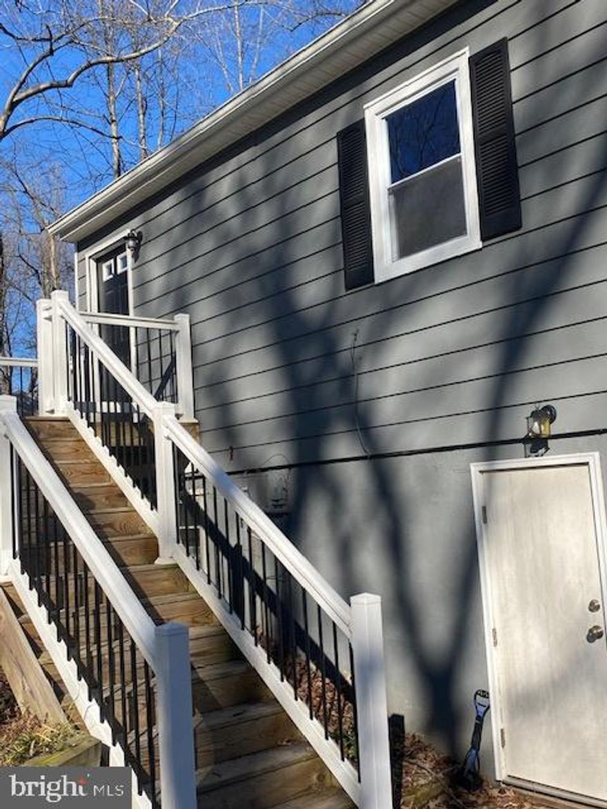 This updated loft apartment above a garage offers One bedrooms and one bathroom, providing a comfortable living space. Located in the desirable area of Huntingtown, this unit is in a location near many local ammentities.