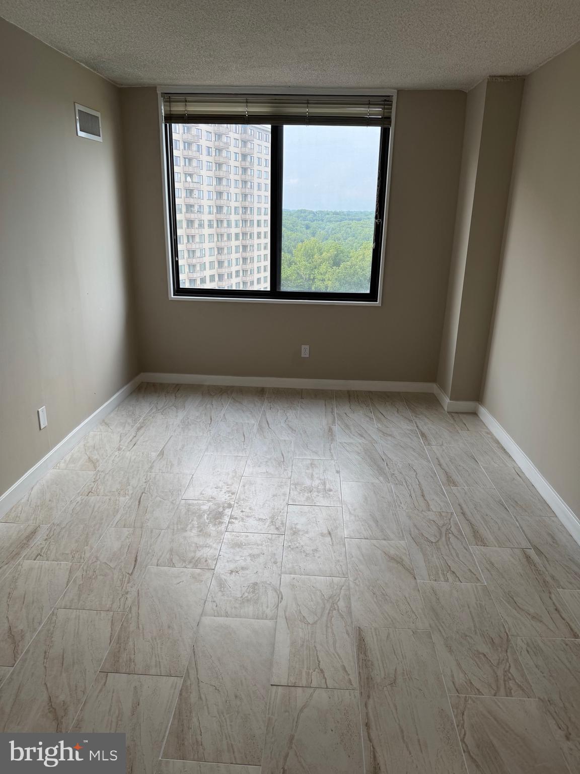 PROMENADE TOWERS - Residential Lease