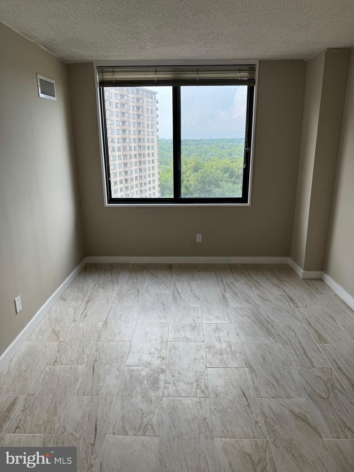 PROMENADE TOWERS - Residential Lease