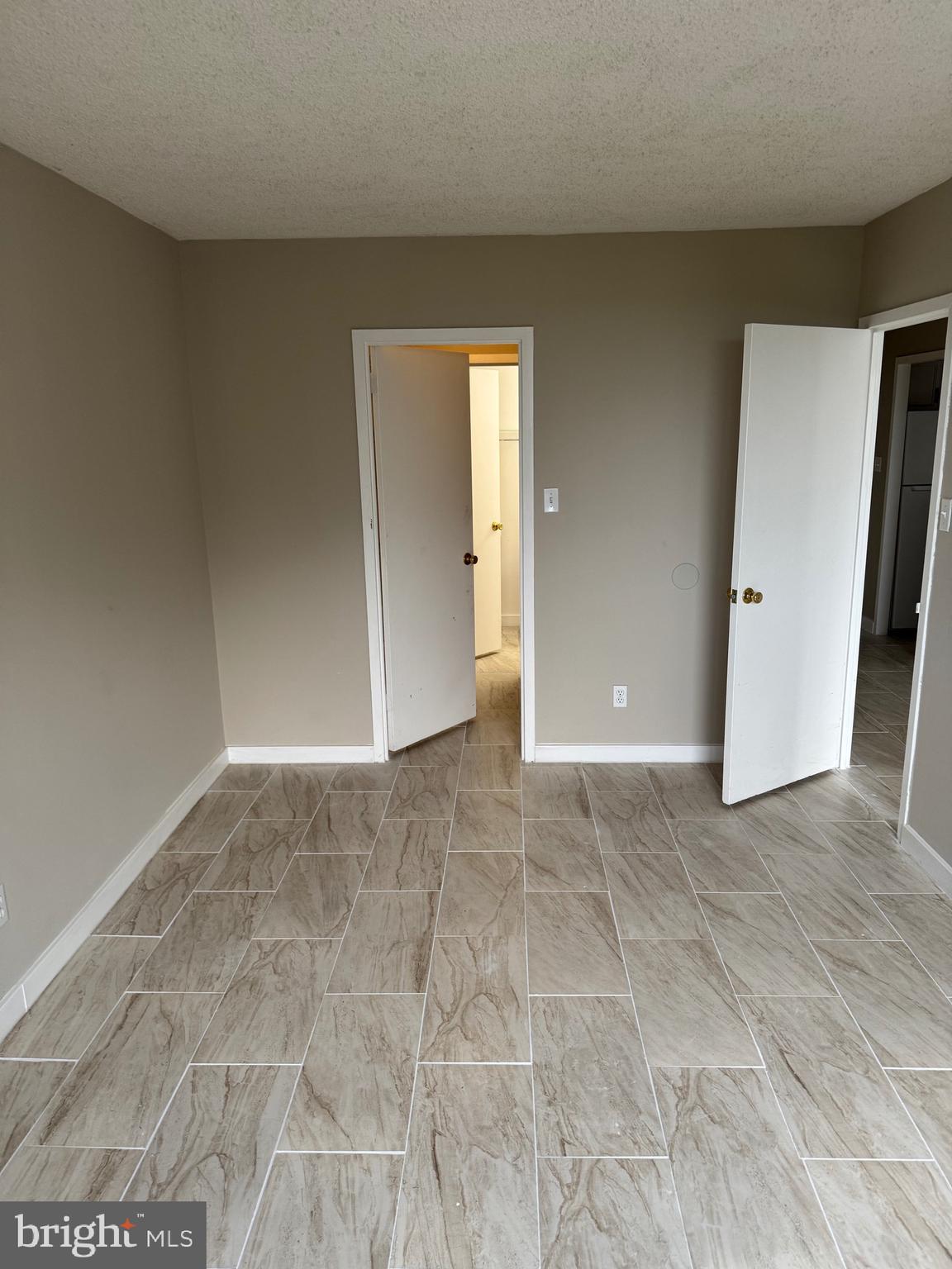 PROMENADE TOWERS - Residential Lease