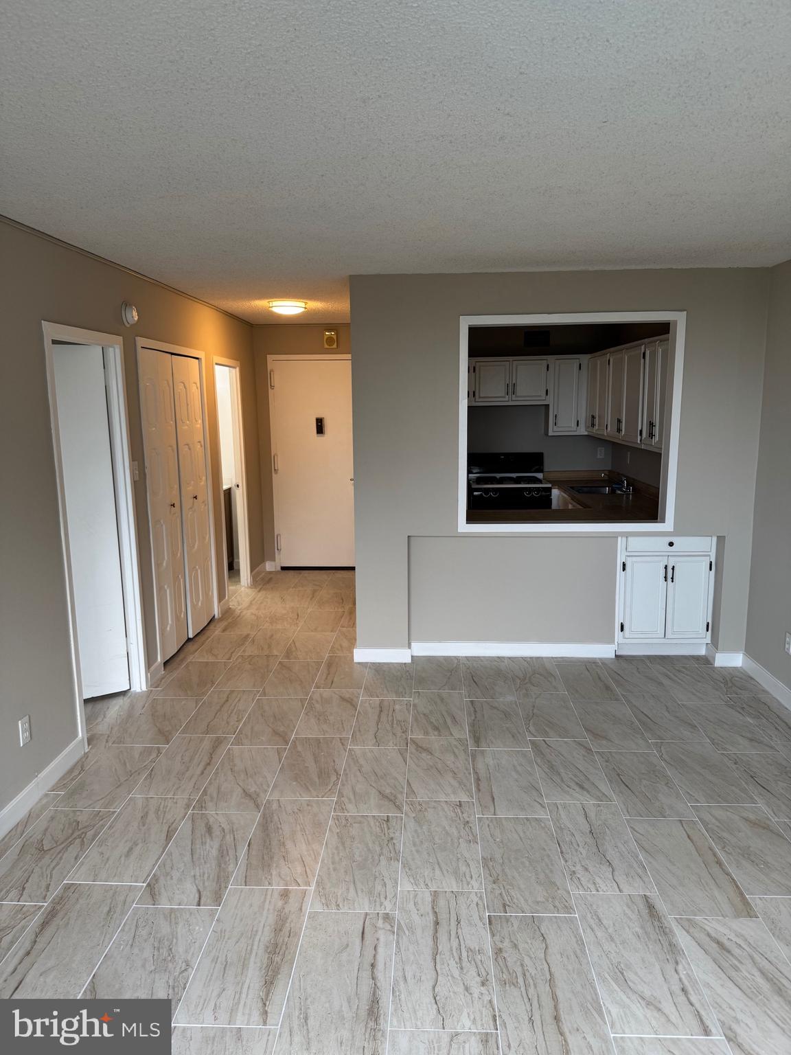 PROMENADE TOWERS - Residential Lease