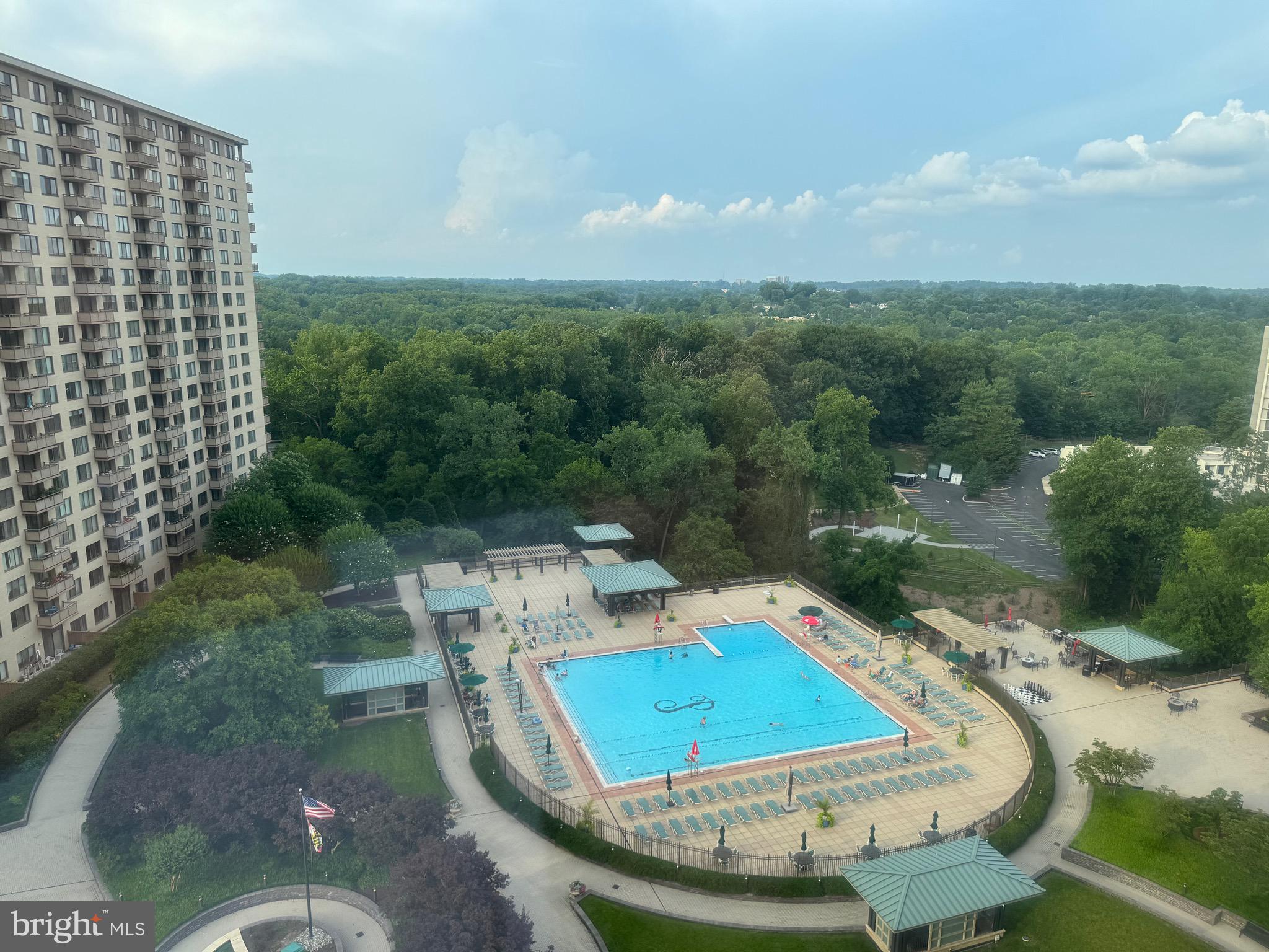 PROMENADE TOWERS - Residential Lease