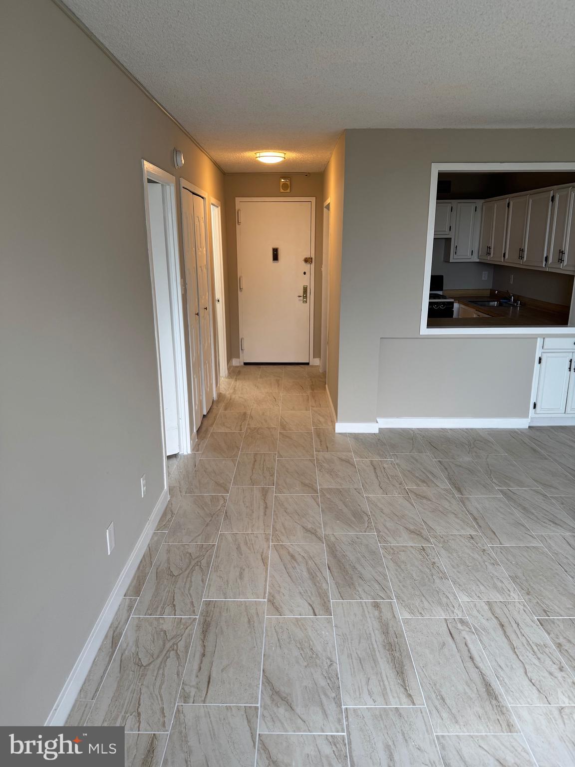 PROMENADE TOWERS - Residential Lease