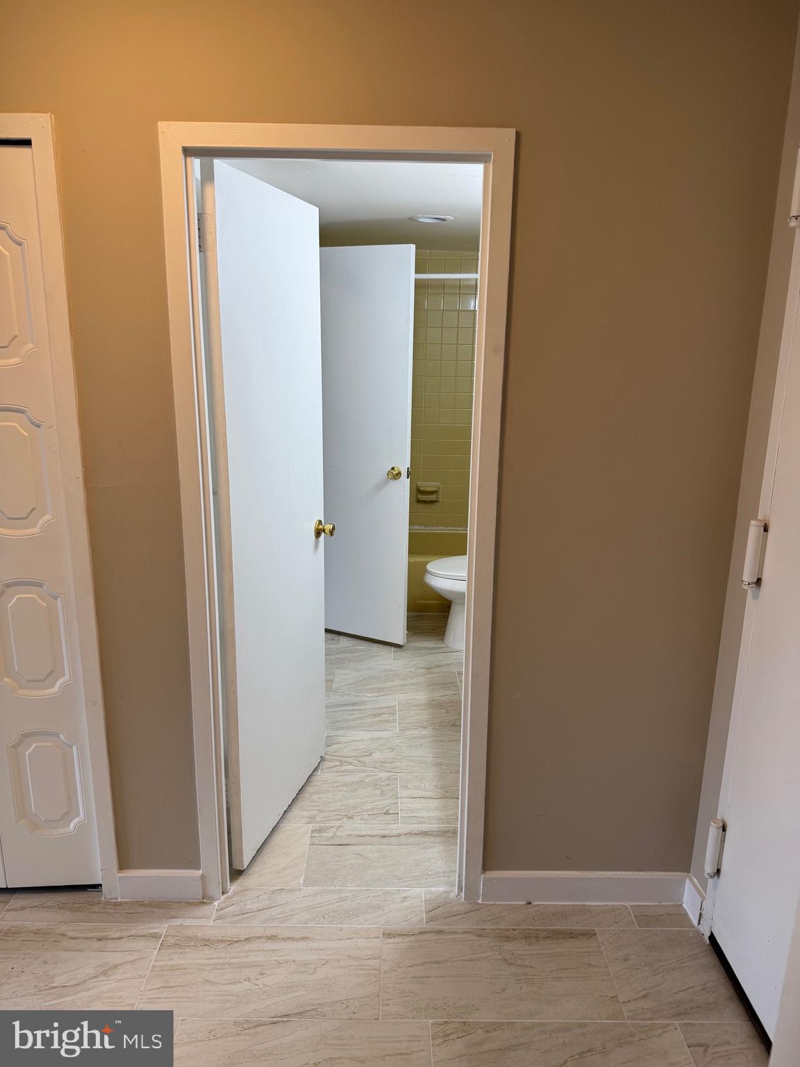 PROMENADE TOWERS - Residential Lease