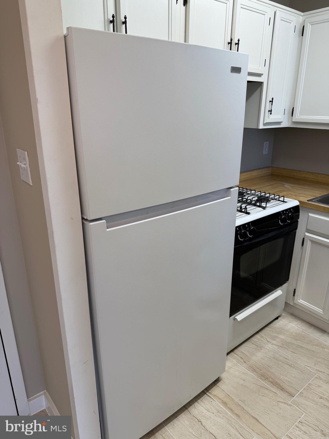 PROMENADE TOWERS - Residential Lease