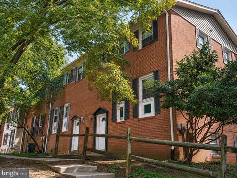 Townhouse For Sale - 830 Calvert Towne Drive<br/> PRINCE FREDERICK, MD 20678