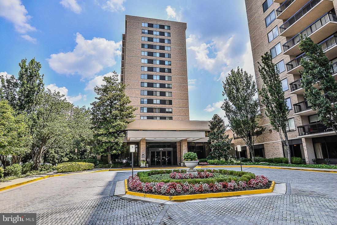 SKYLINE HOUSE - Residential