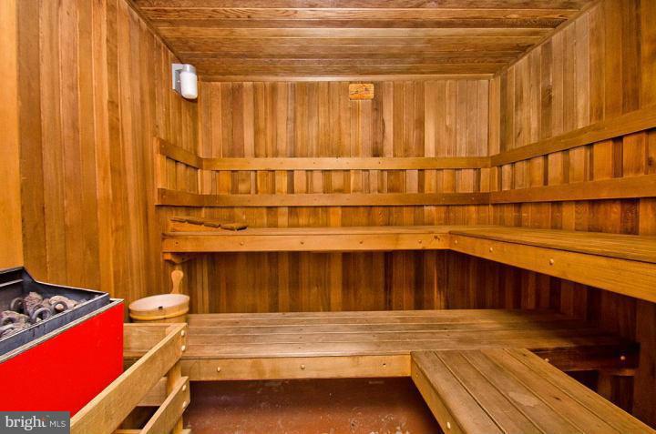 SKYLINE HOUSE - Residential