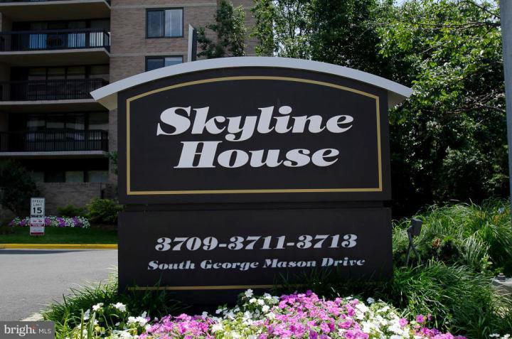 SKYLINE HOUSE - Residential