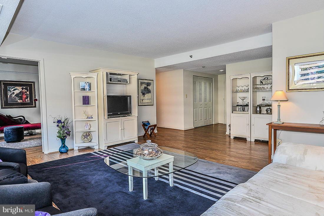 SKYLINE HOUSE - Residential