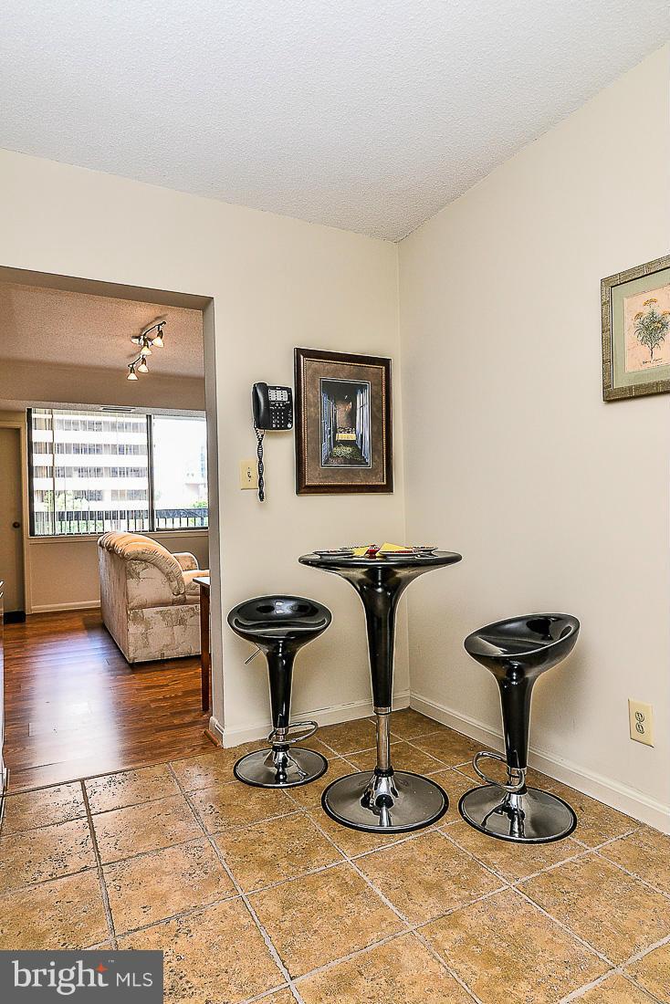 SKYLINE HOUSE - Residential