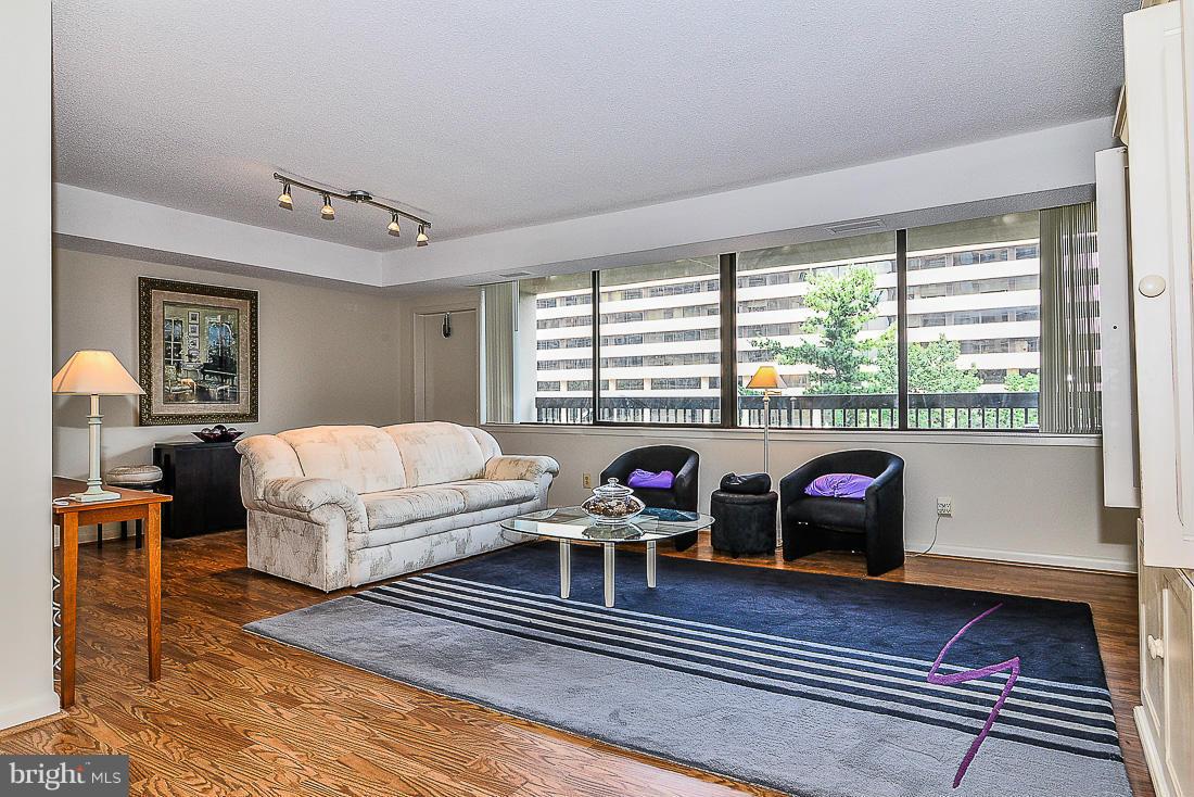 SKYLINE HOUSE - Residential