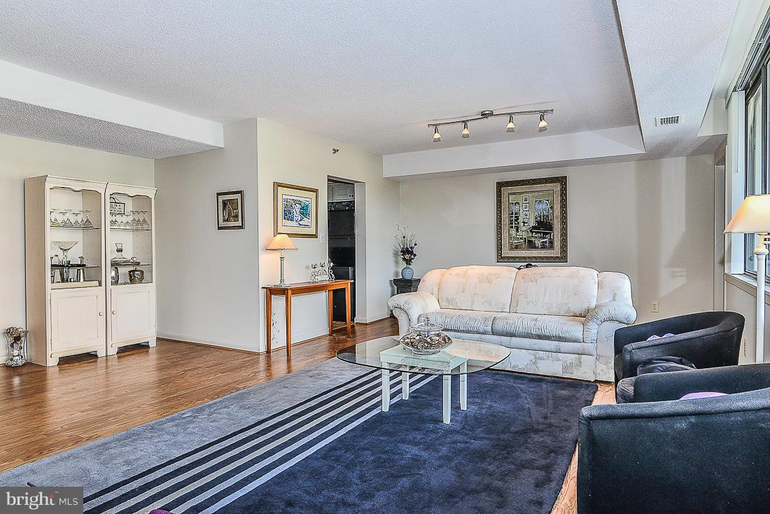 SKYLINE HOUSE - Residential