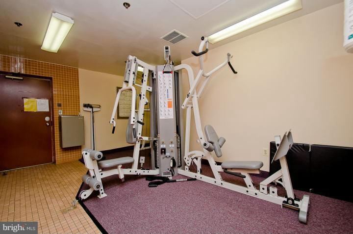 SKYLINE HOUSE - Residential