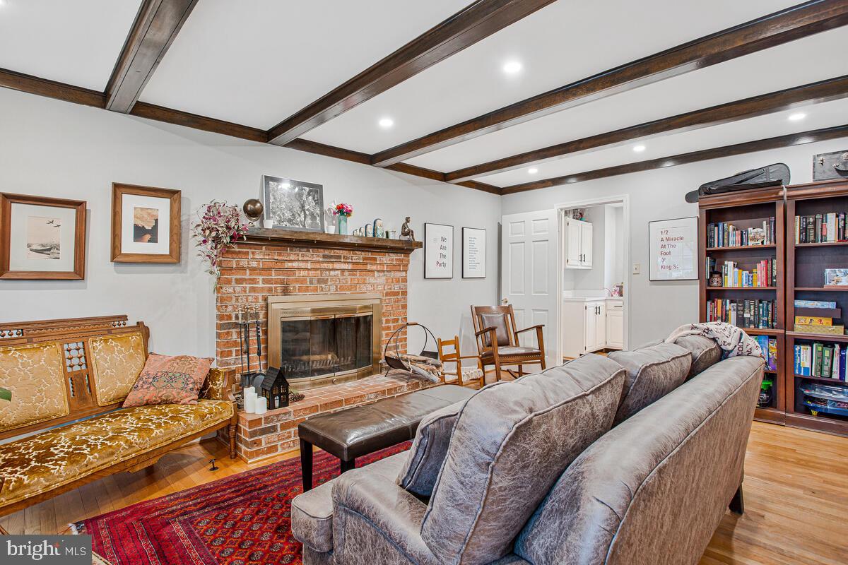 ROLLANDWOOD - Residential Lease